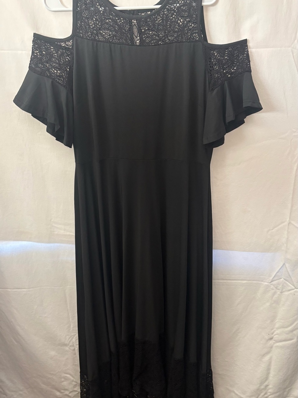 Women's Black Cold-Shoulder Lace Maxi Dress